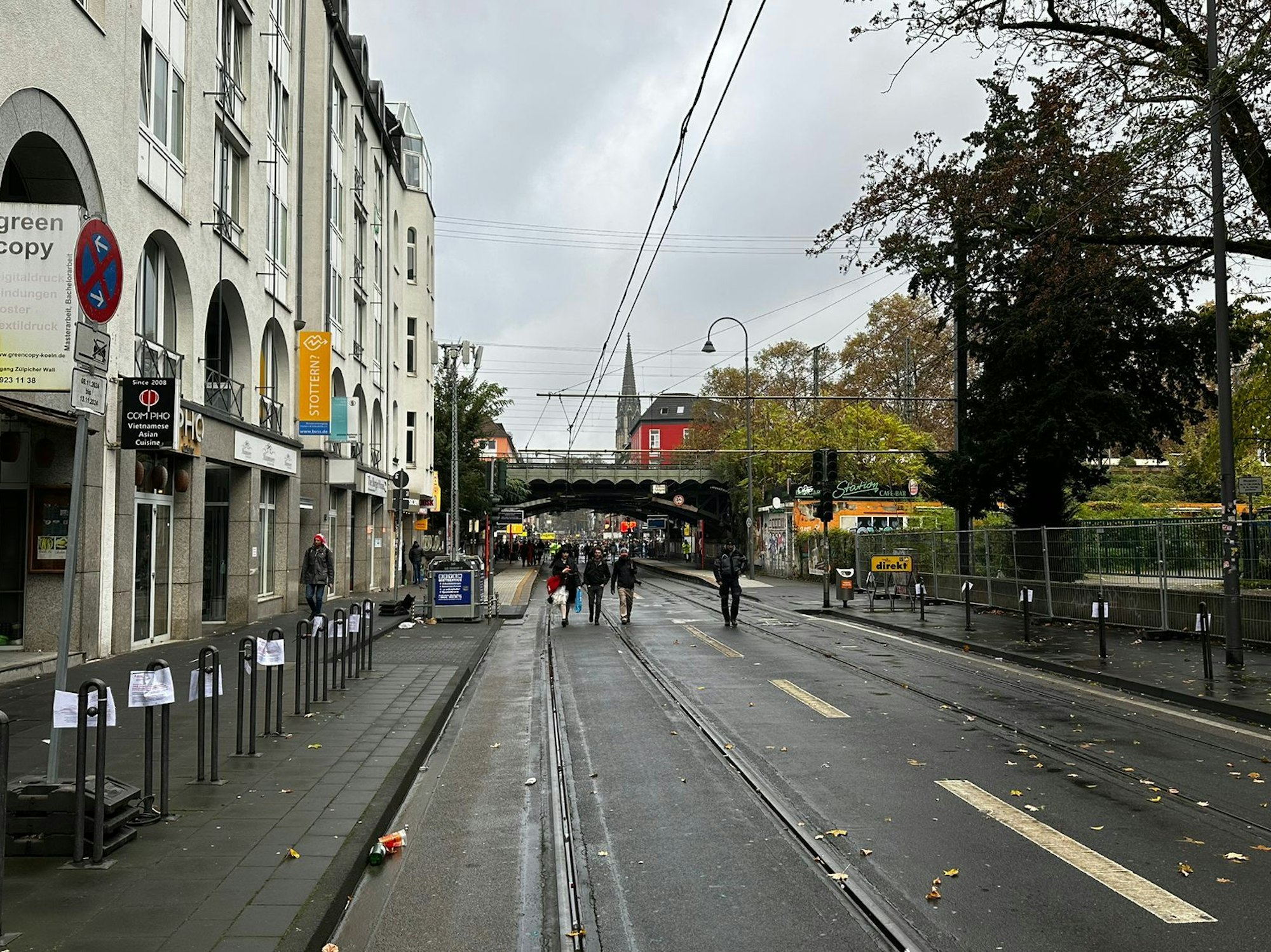 Der mittlere Zugang von der Zülpicher Straße zu den Uniwiesen ist abgesperrt.