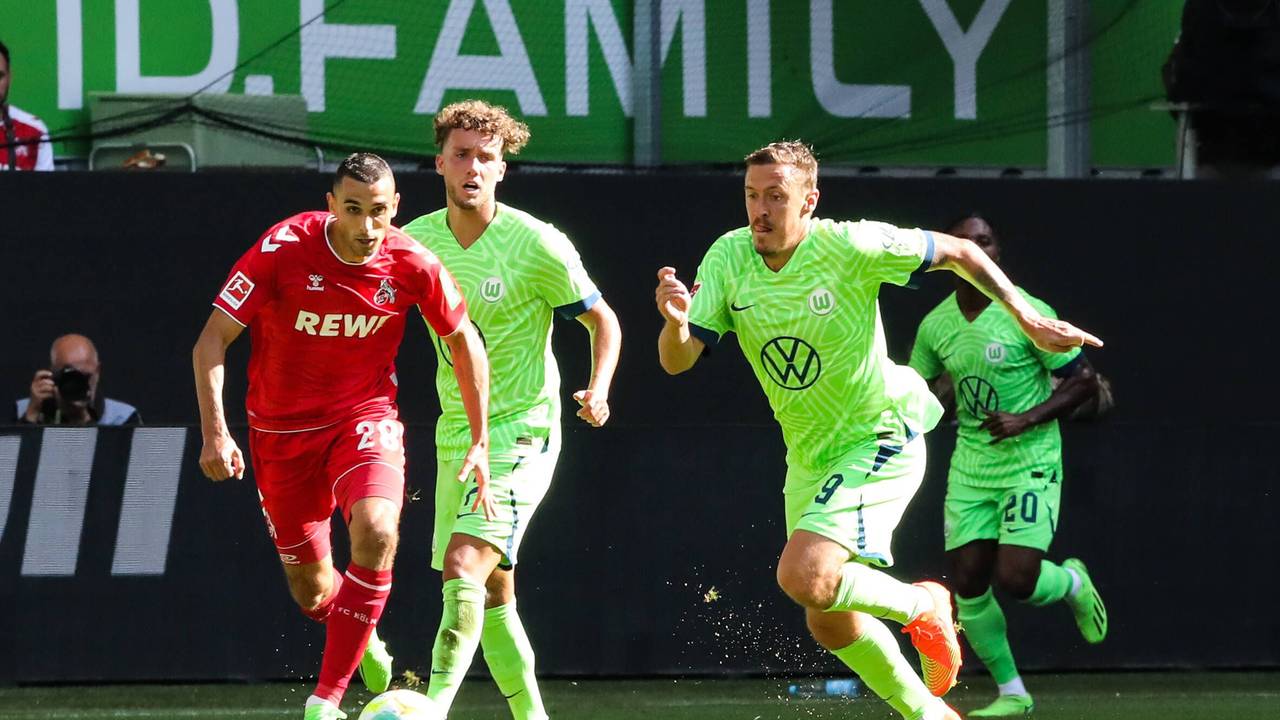 Der ehemalige Wolfsburg-Profi Max Kruse (r.) am 3. September 2022 bei einem Spiel gegen den 1. FC Köln im Zweikampf mit Ellyes Skhiri.