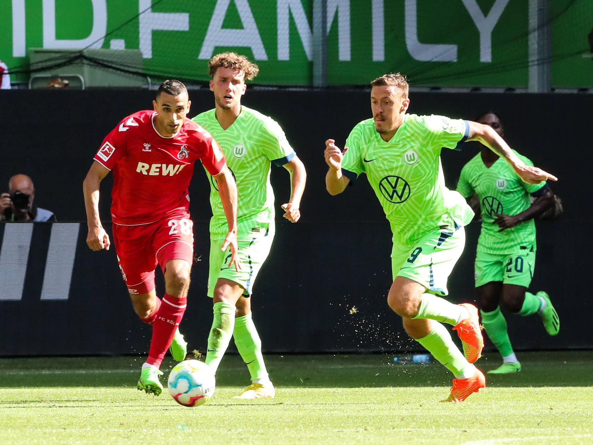 Der ehemalige Wolfsburg-Profi Max Kruse (r.) am 3. September 2022 bei einem Spiel gegen den 1. FC Köln im Zweikampf mit Ellyes Skhiri.
