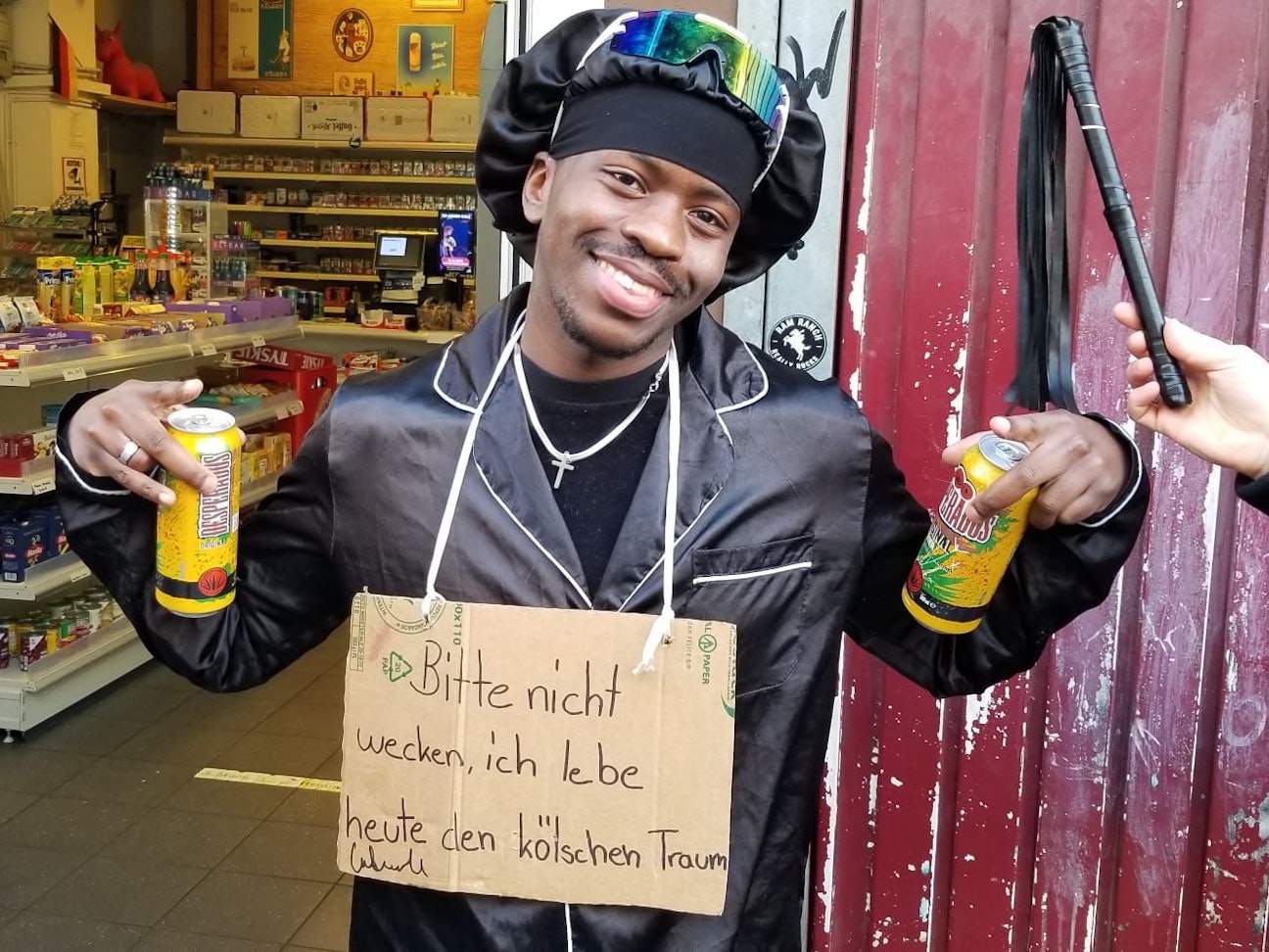 Tim aus Köln mit klarer Botschaft auf dem Schild.
