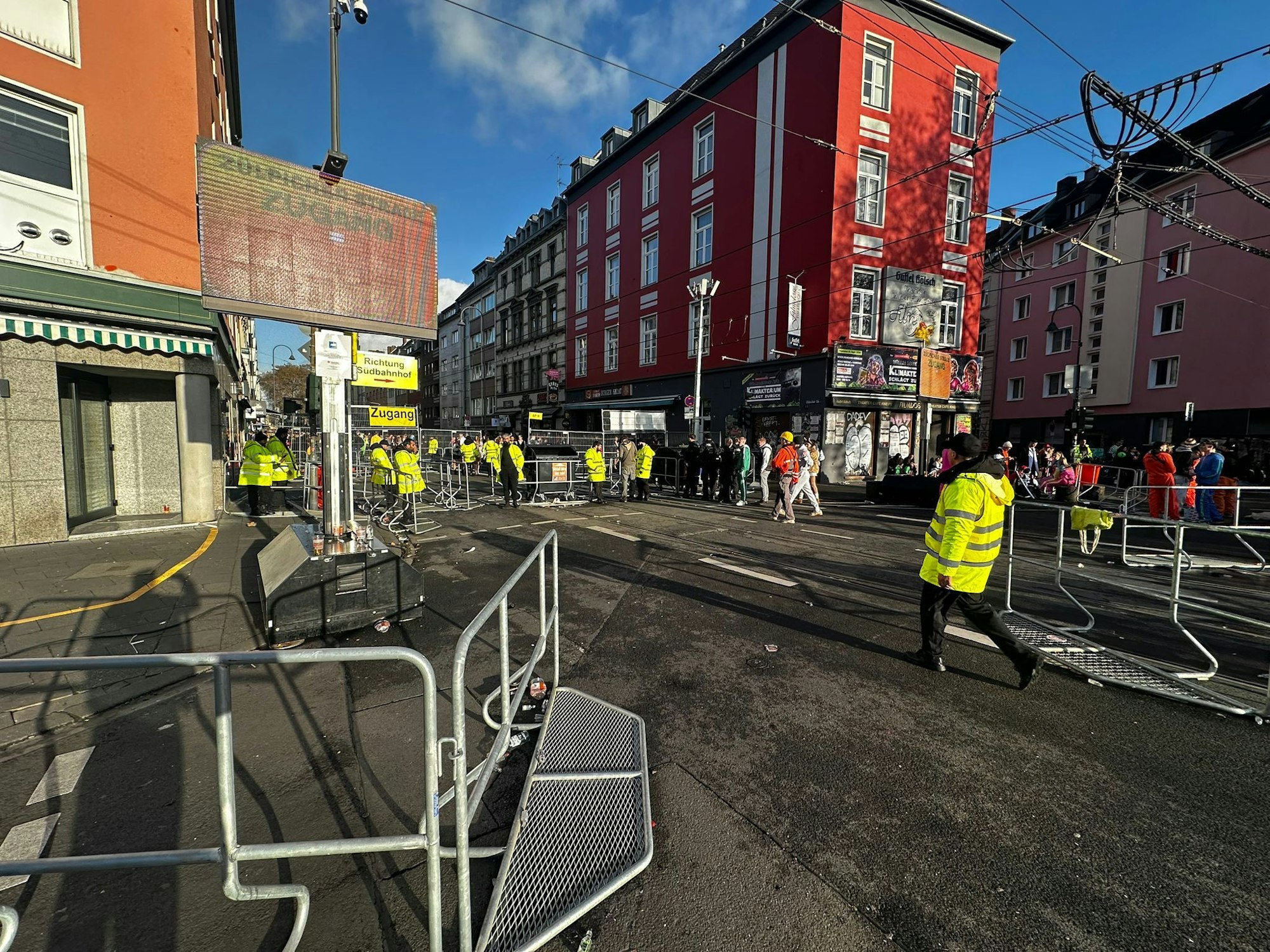 Der leere Eingang an der Zülpicher Straße am 11.11.