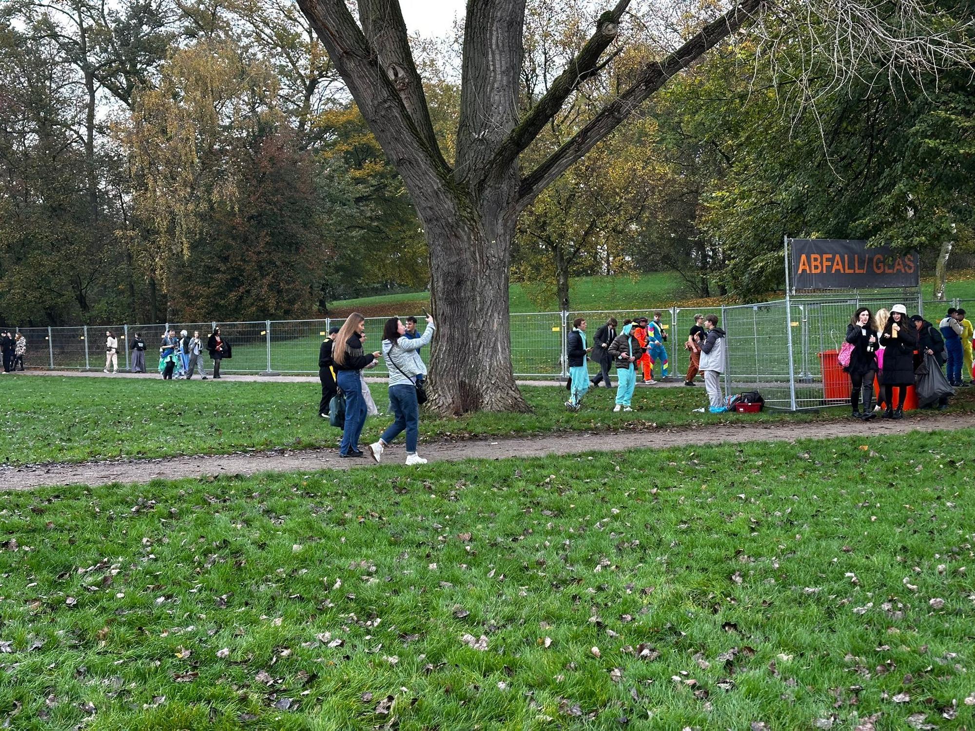 Die Absperrungen im Hiroshima-Nagasaki-Park am 11.11.