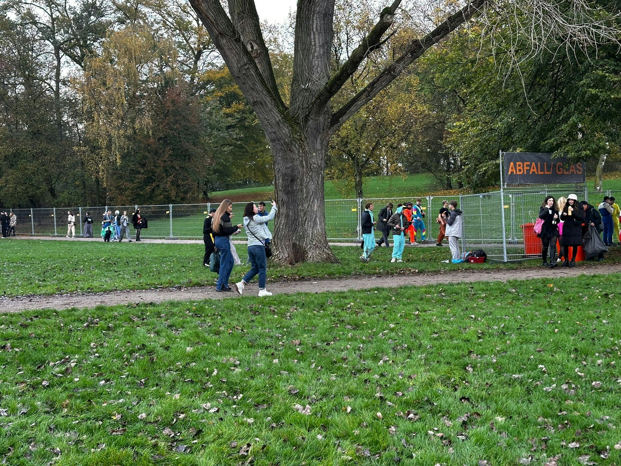 Die Absperrungen im Hiroshima-Nagasaki-Park am 11.11.