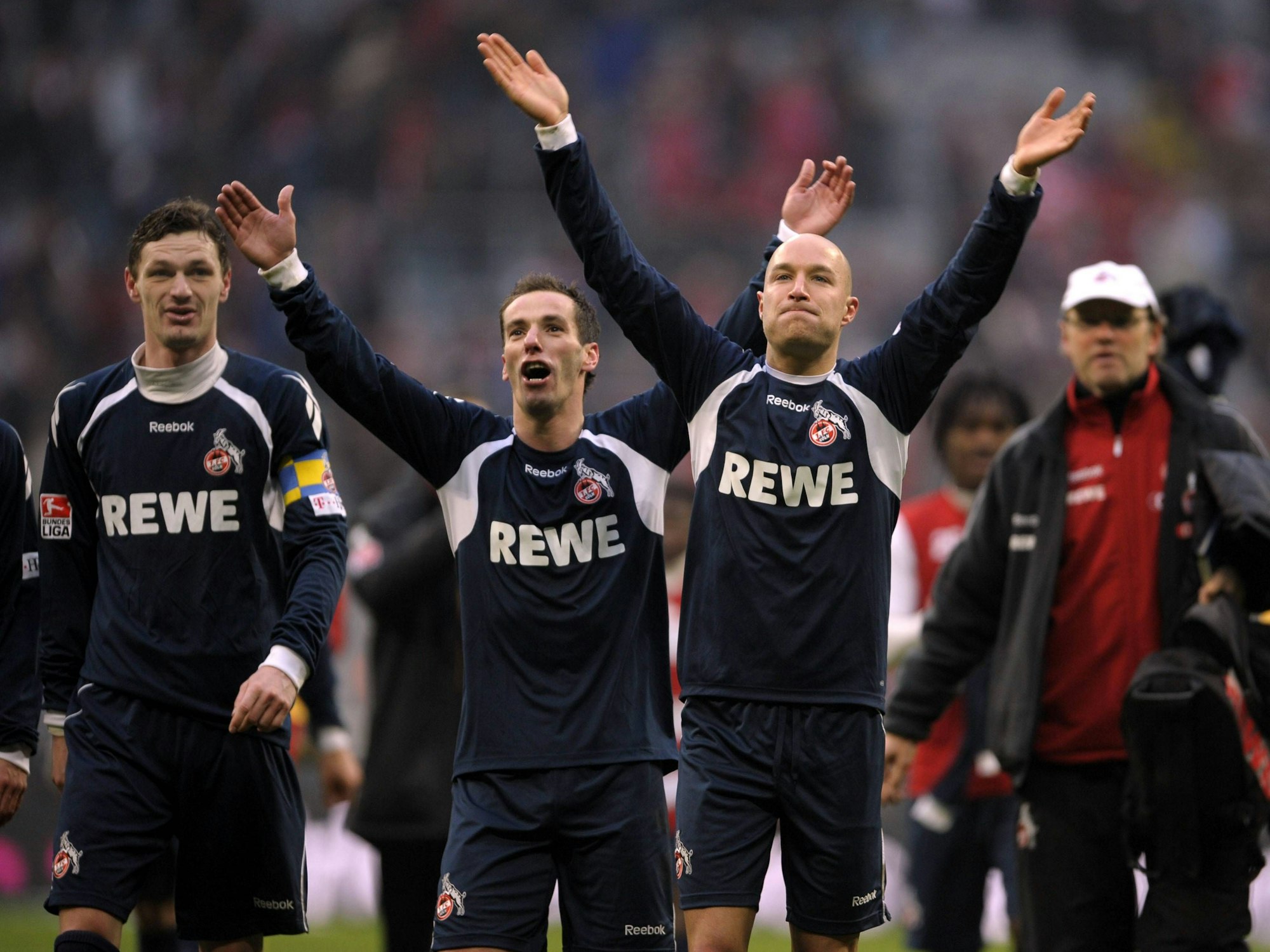 Der ehemalige Fußball-Profi Nemanja Vucicevic (r.) nach dem legendären 2:1-Auswärtssieg gegen Bayern München (21. Februar 2009). Es war seine beste Partie im Trikot des 1. FC Köln.