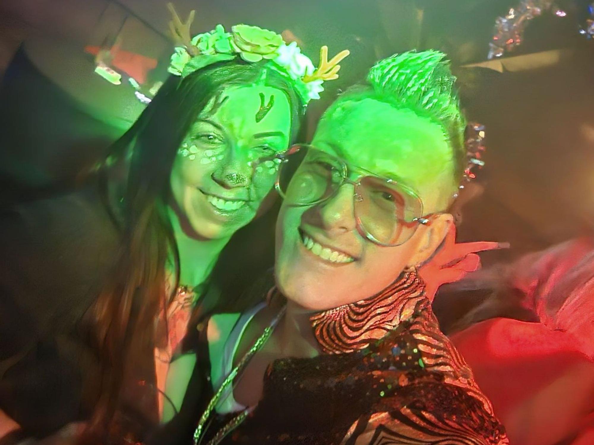 Romina Becker mit Calvin Kleinen im „Mio Club“ auf dem Hohenzollernring