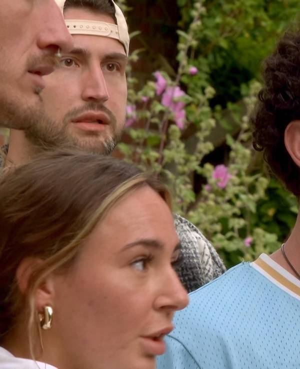 Umut und die anderen Teilnehmerinnen und Teilnehmer des „Sommerhaus der Stars“ 2024.