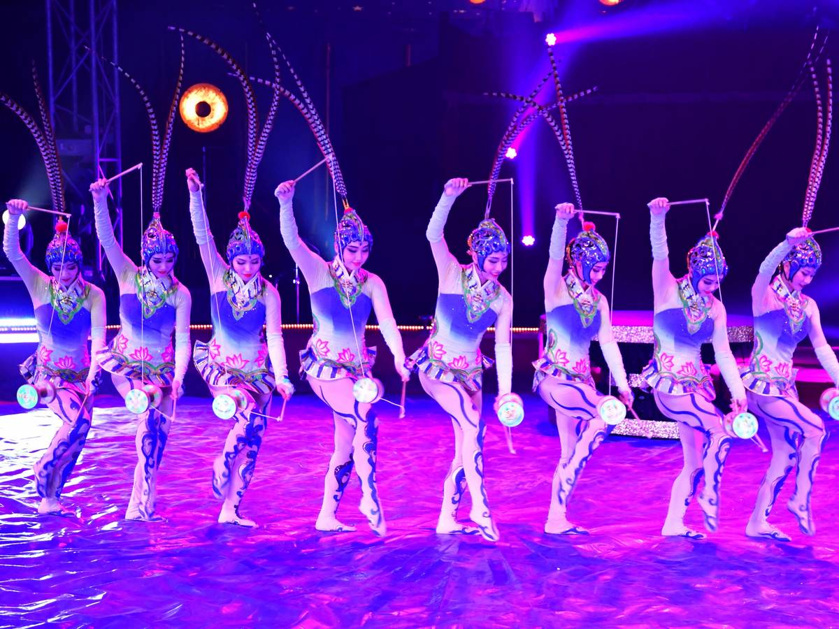 Tai An Acrobatic Diabolo Troupe