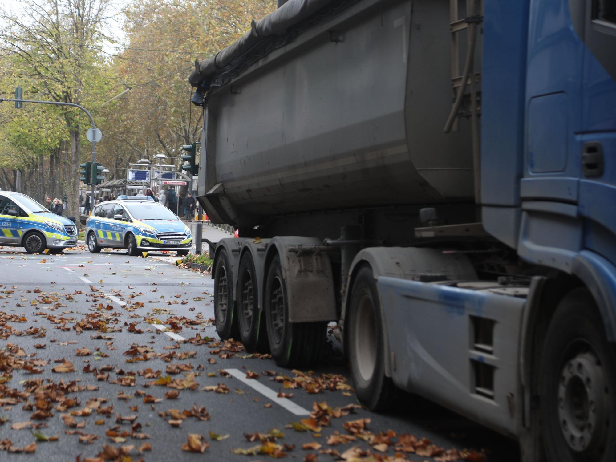 Bei einem Verkehrsunfall in Sülz ist ein fünf Jahre alter Junge mit seinem Fahrrad schwer verletzt worden.