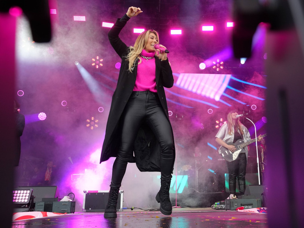 Linda Teodosiu mit ihrer Band Mätropolis am Heumarkt.