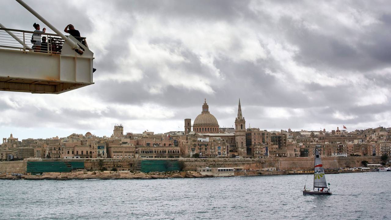 Blick von der Strandprommende auf die gegenüberliegende Altstadt von Valetta.