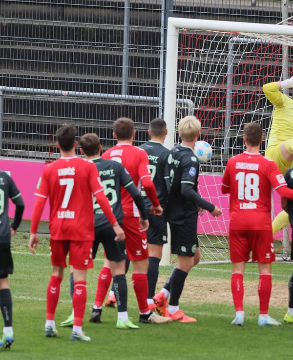 Testspiel im Franz-Kremer-Stadion, 1. FC Köln gegenFC Groningen.