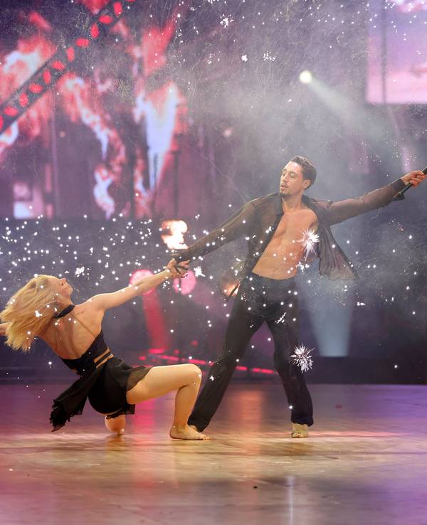 René Casselly und Profitänzerin Kathrin Menzinger bei „Let's Dance“ in der Lanxess-Arena.