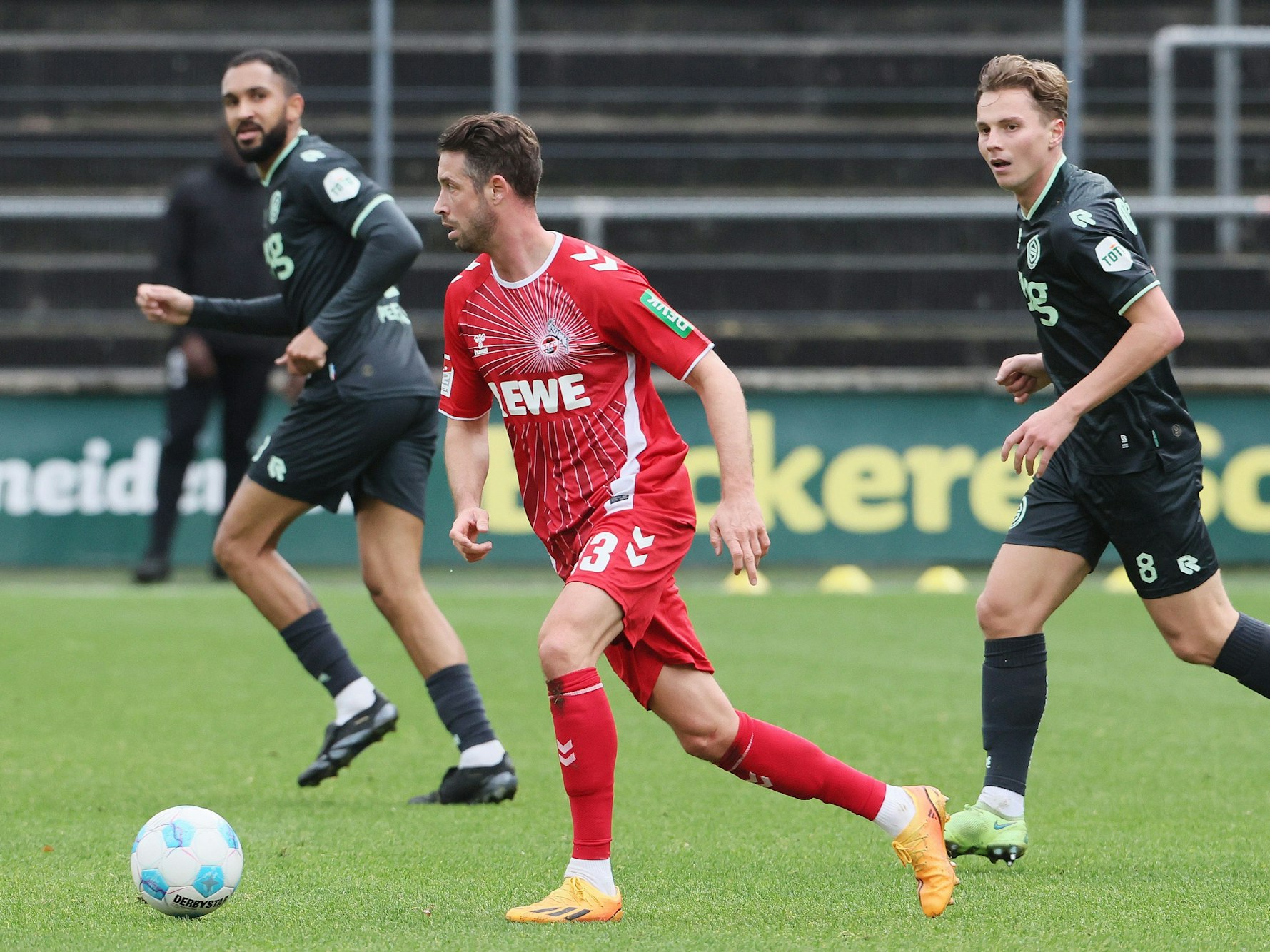 Mark Uth stand nach langer Verletzungspause am Donnerstag (14. November 2024) wieder in einem Spiel bei den FC-Profis auf dem Platz.