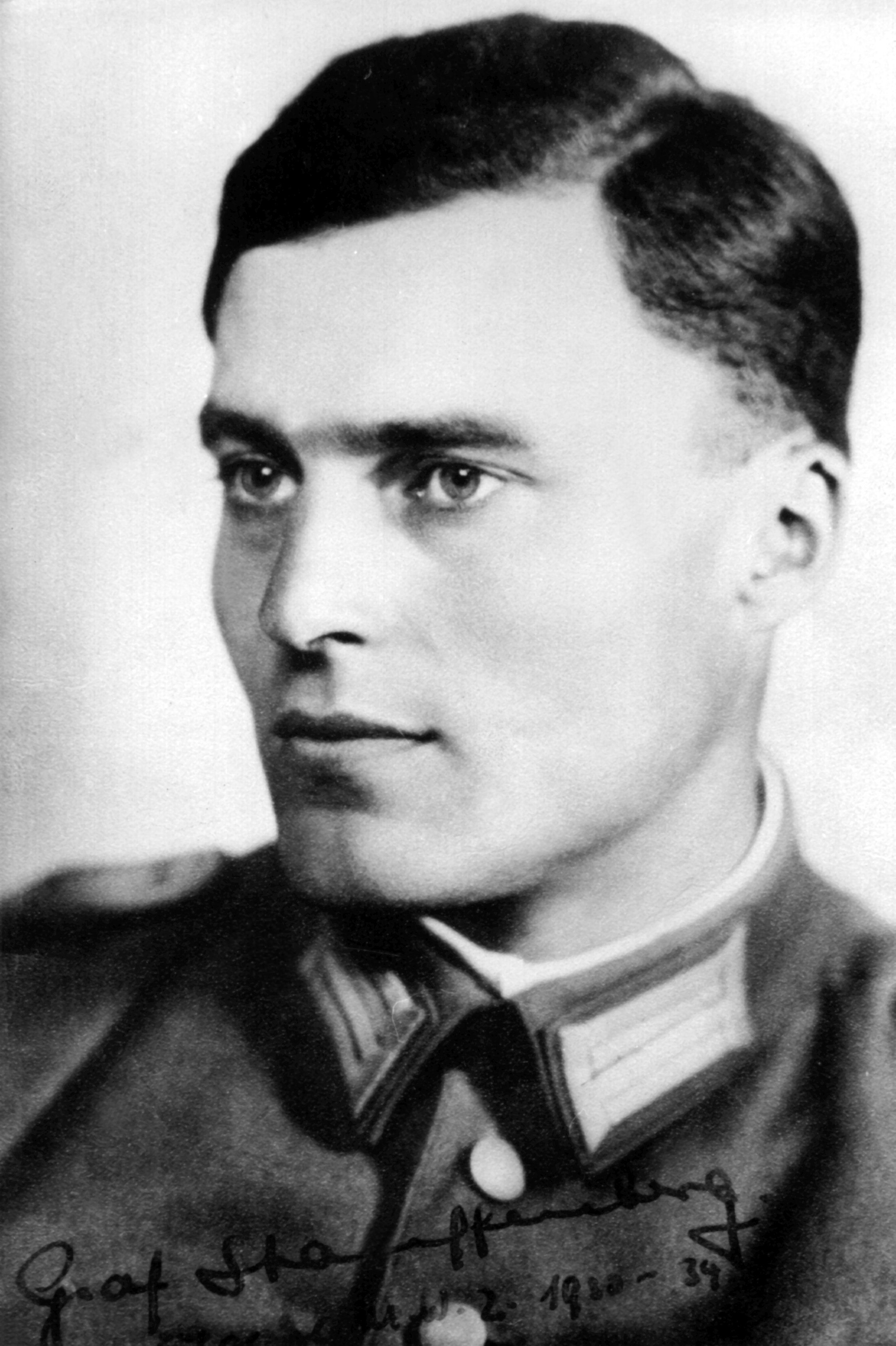 Der deutsche Offizier und spätere Widerstandskämpfer Claus Graf Schenk von Stauffenberg in einer Aufnahme aus den frühen 1930er Jahren.