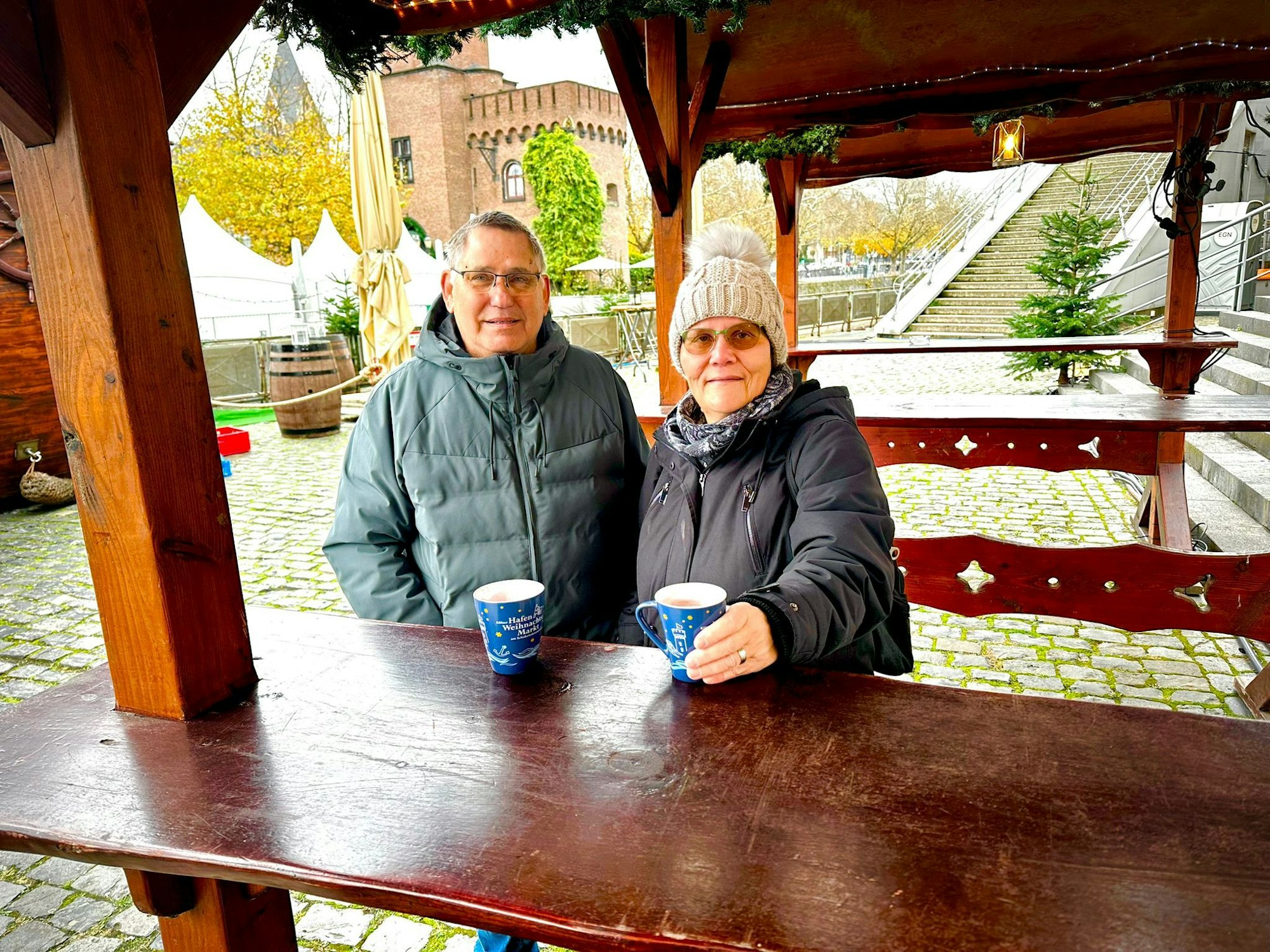 Die Dittrichs tranken am Freitagvormittag (15. November) den ersten Glühwein des Jahres.