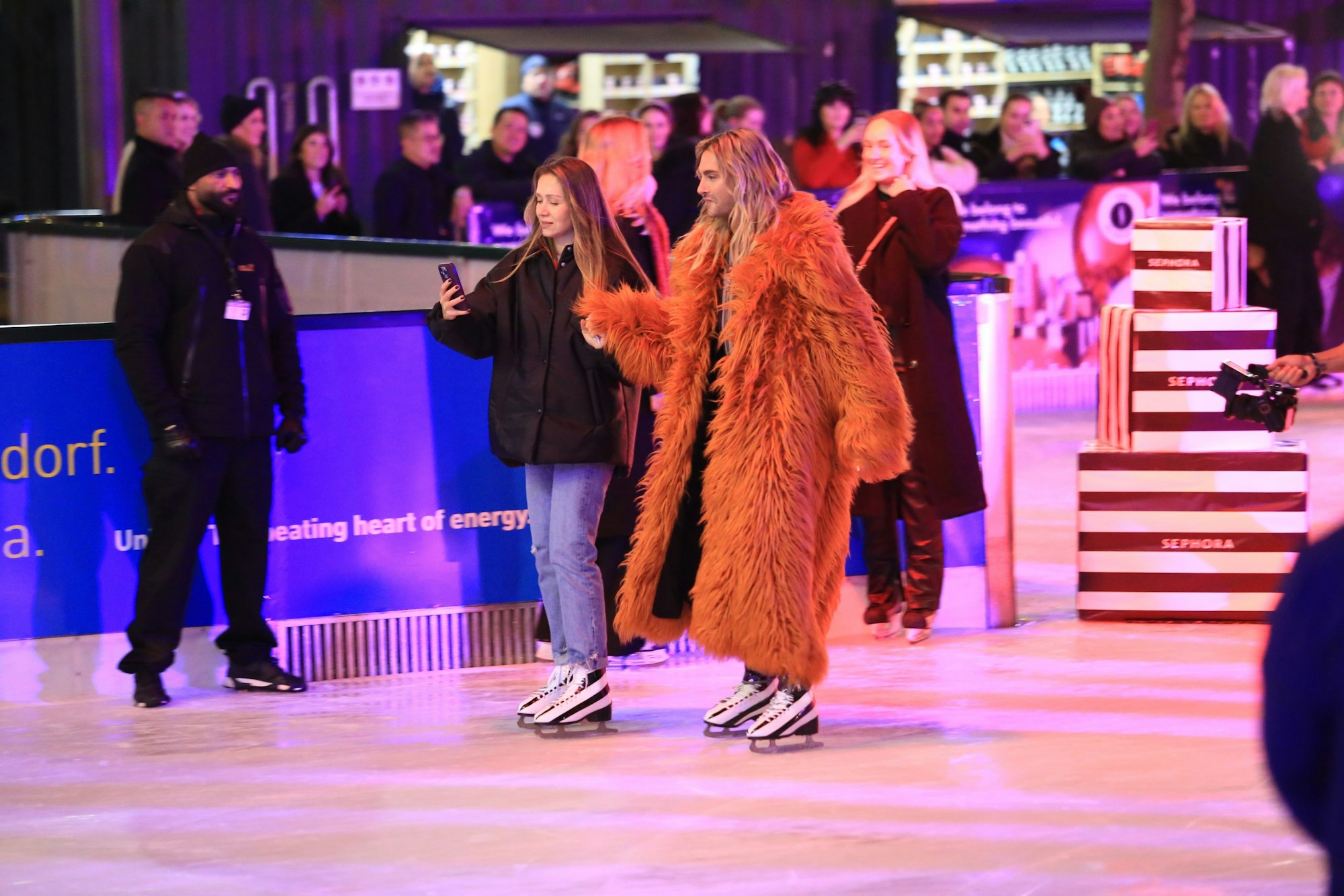 Bill Kaulitz am 14. November 2024 auf der Schlittschuhbahn an der Königsallee in Düsseldorf.