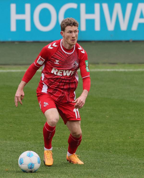 Florian Kainz im Spiel des 1. FC Köln am Ball.