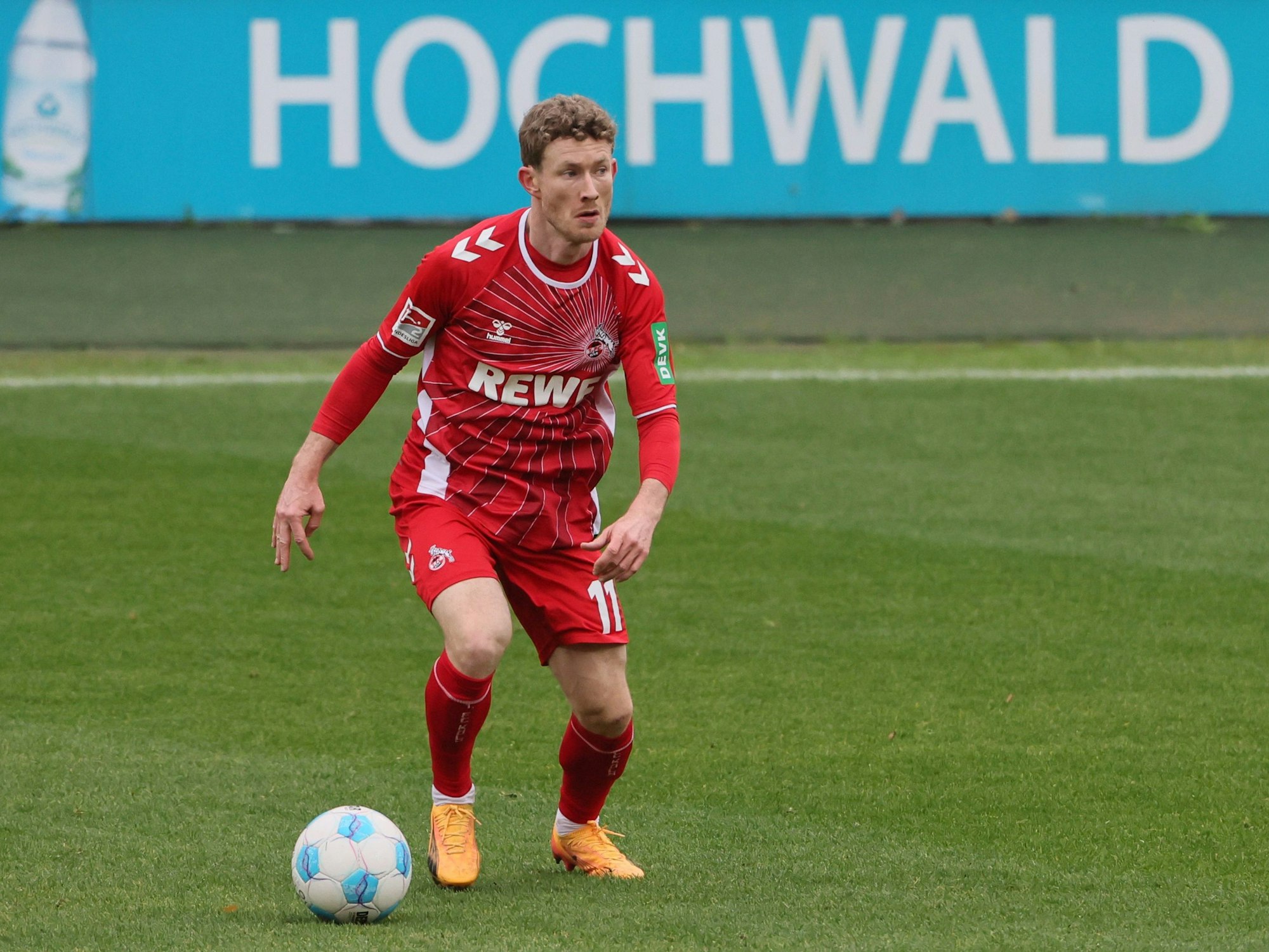 Florian Kainz im Spiel des 1. FC Köln am Ball.