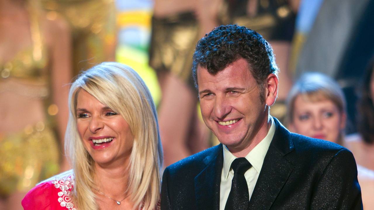 Moderatorin Uta Bresan mit Sänger Semino Rossi in der Schlagersendung „Musik für Sie“. Aufgenommen wurde das Foto 2011.