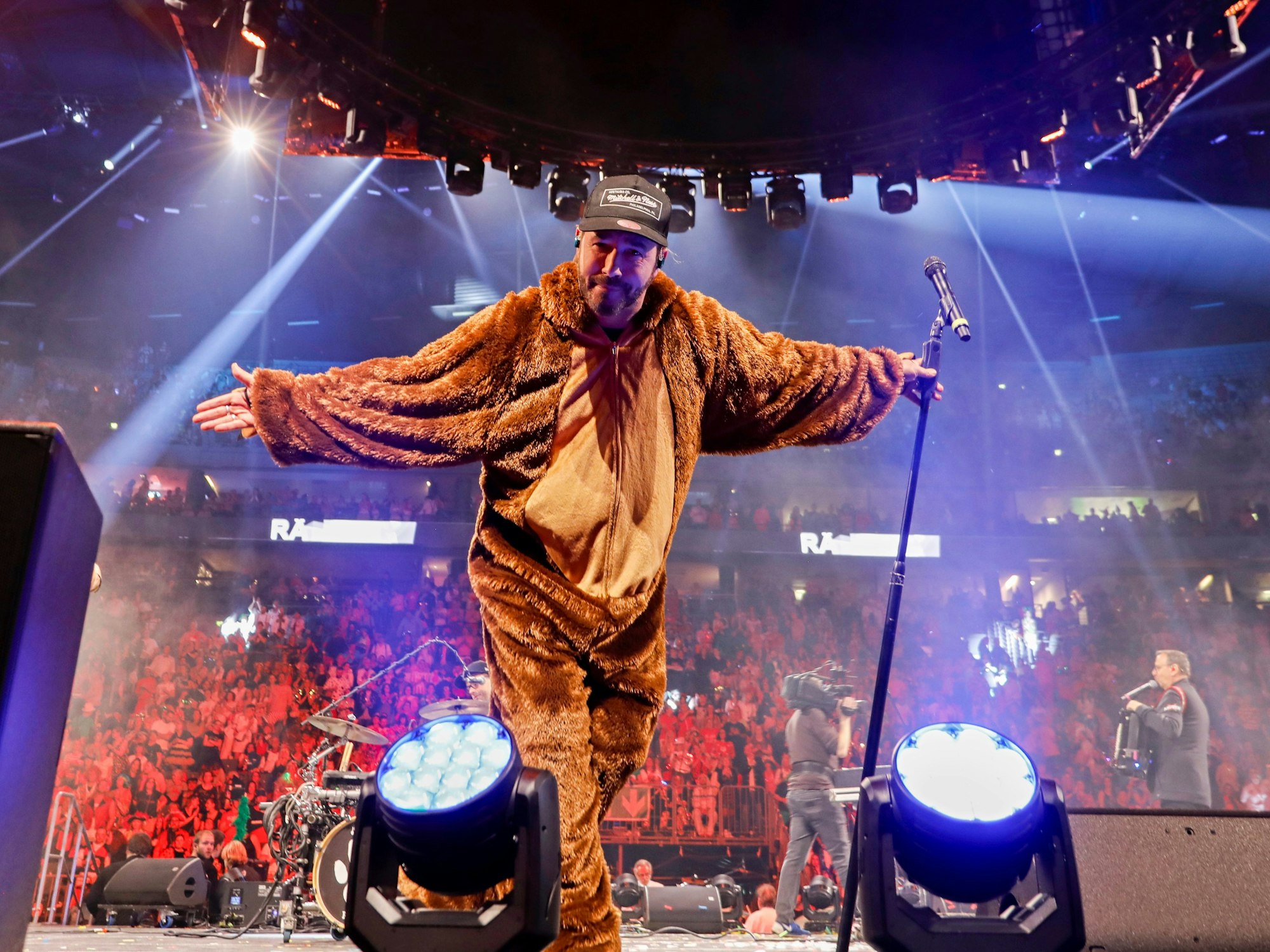 Räuber-Sänger Sven West als Bär.