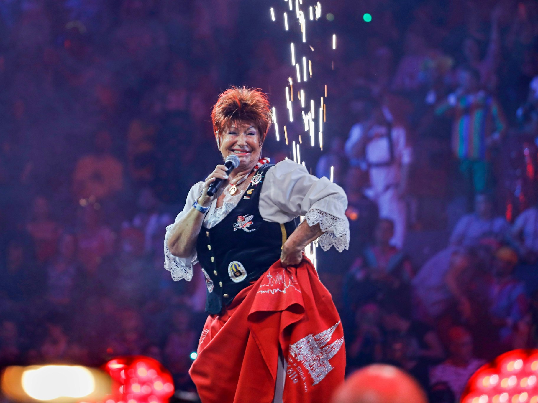 Marita Köllner auf der Bühne der Lanxess-Arena.