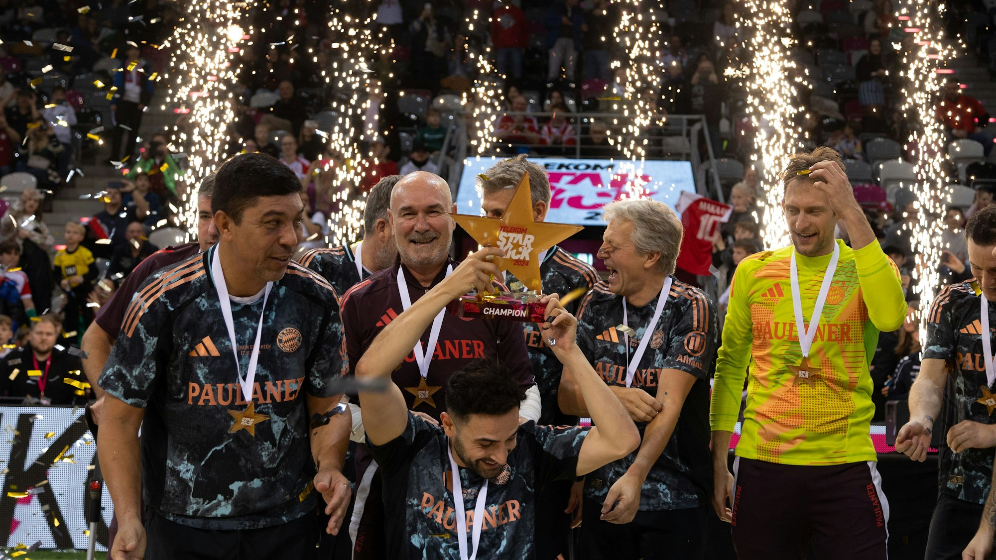 Bayern-Legends bei der Siegerehrung.