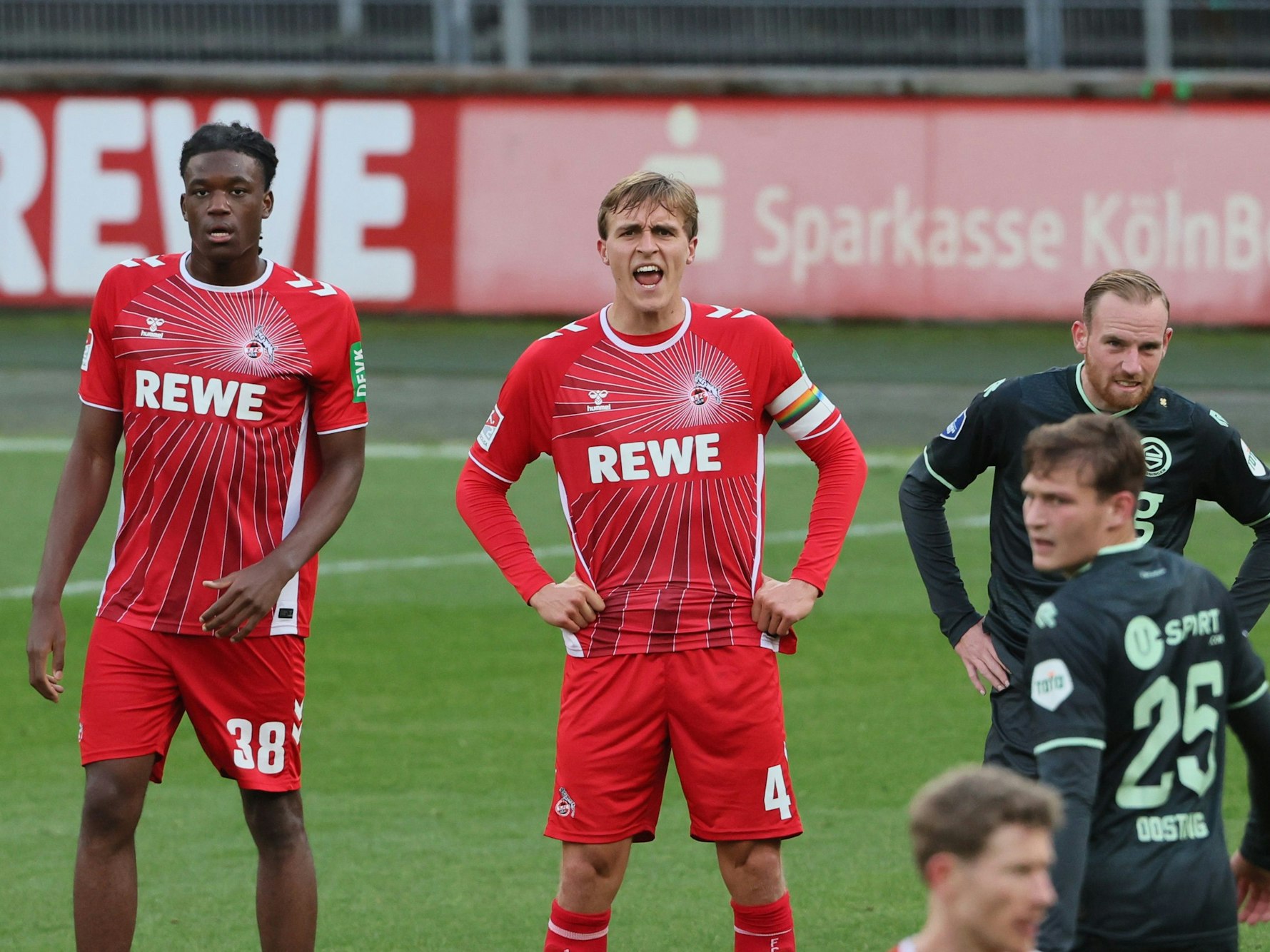 Testspiel im Franz-Kremer-Stadion, 1. FC Köln gegen FC Groningen, Mitte: Timo Hübers (1. FC Köln).