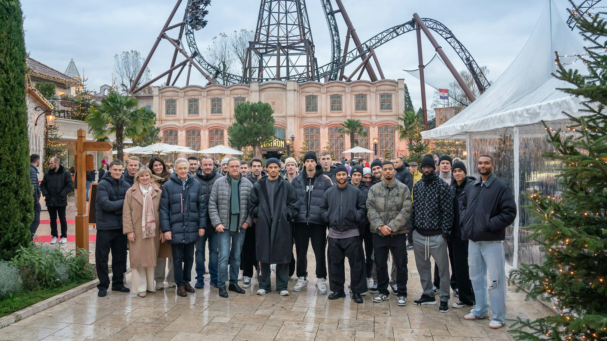 Die Deutsche Fußball-Nationalmannschaft posiert für ein Foto.