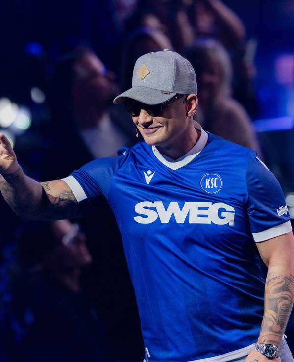 Pietro Lombardi, Jurymitglied, steht im Finale der RTL Castingshow „Deutschland sucht den Superstar" im Coloneum auf der Bühne.