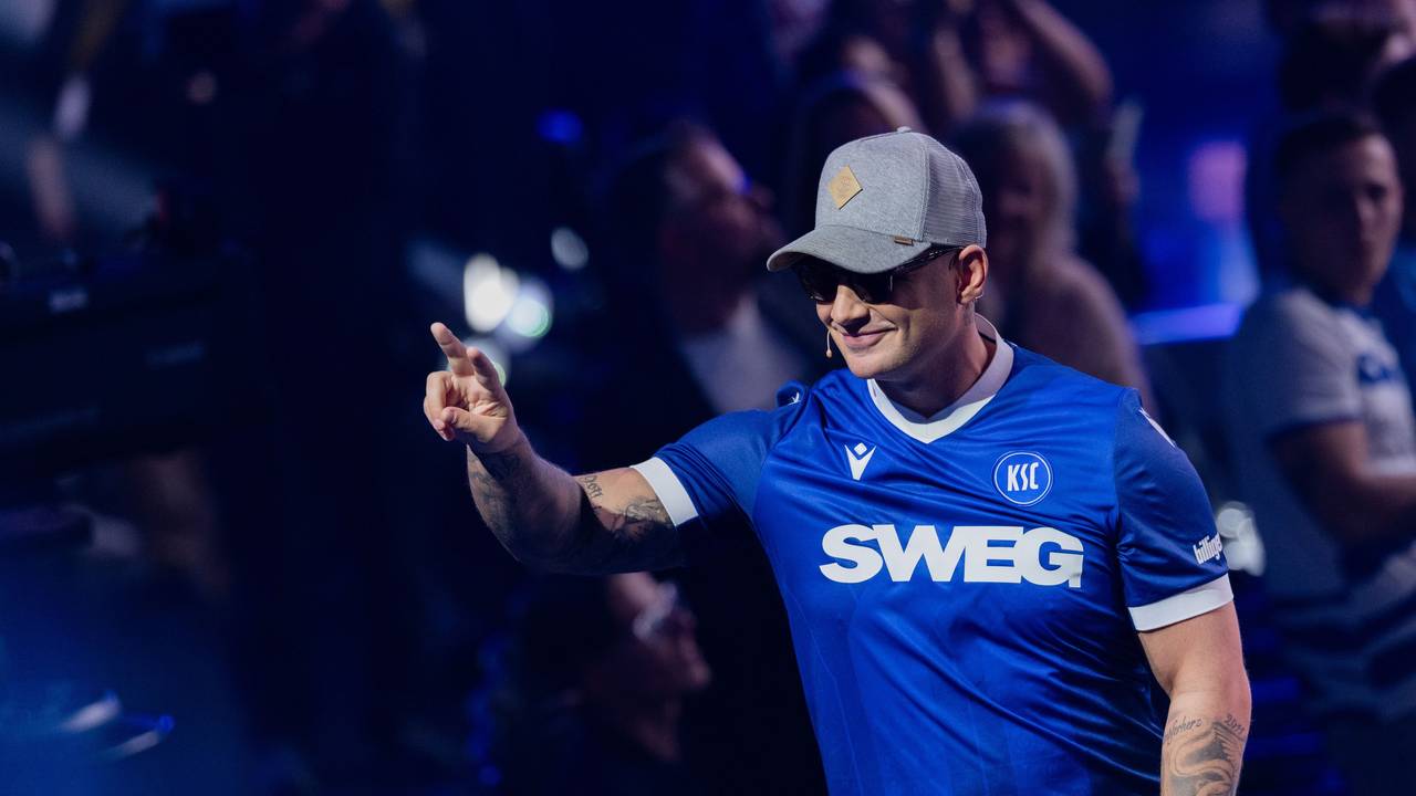 Pietro Lombardi, Jurymitglied, steht im Finale der RTL Castingshow „Deutschland sucht den Superstar" im Coloneum auf der Bühne.