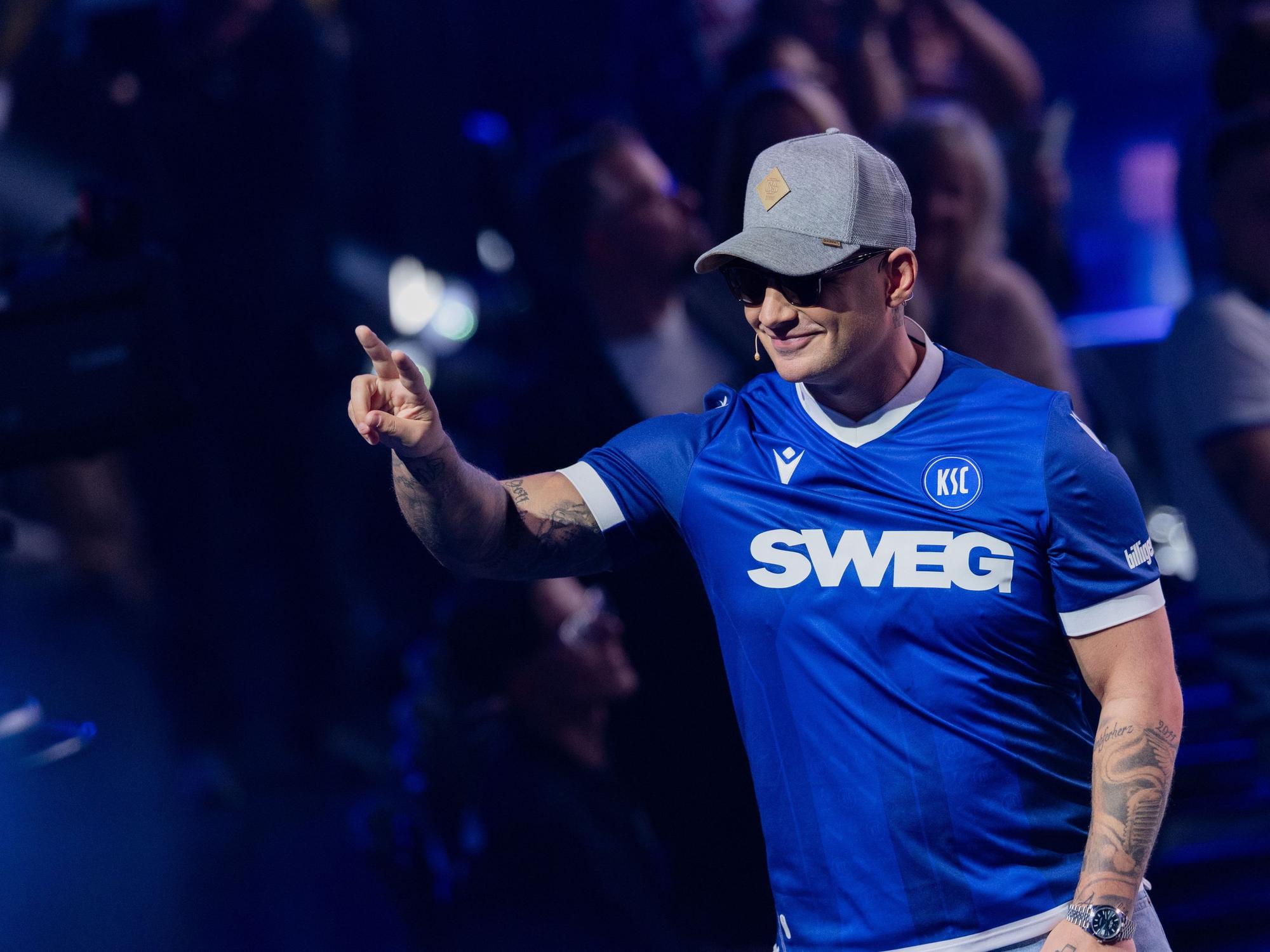 Pietro Lombardi, Jurymitglied, steht im Finale der RTL Castingshow „Deutschland sucht den Superstar" im Coloneum auf der Bühne.