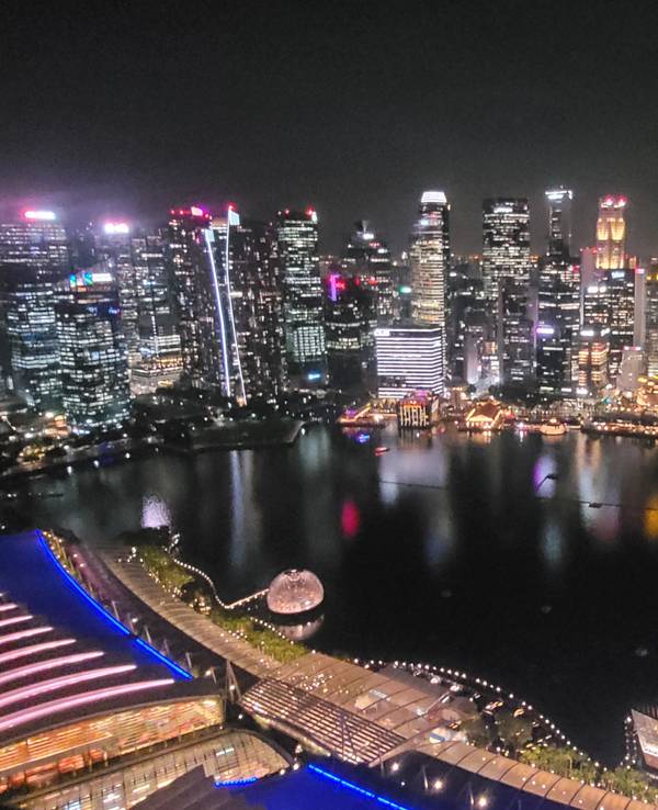 Singapur:
Lightshow im Hafen