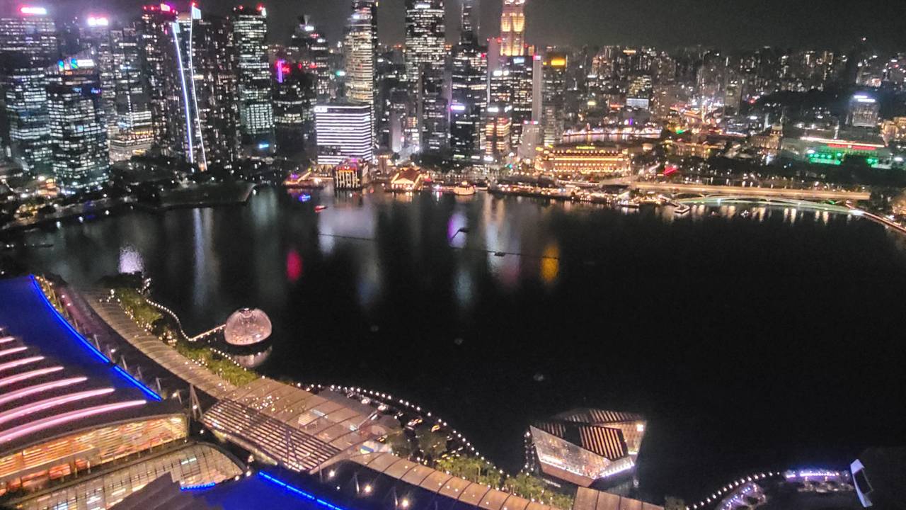 Singapur:
Lightshow im Hafen