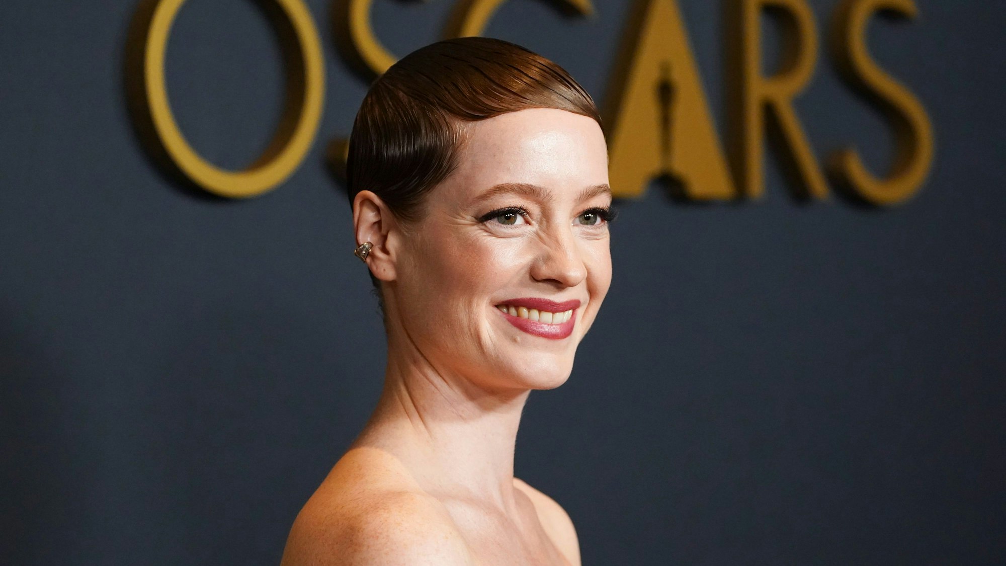 Fiel unter all den Stars auf: die deutsche Schauspielerin Leonie Benesch.