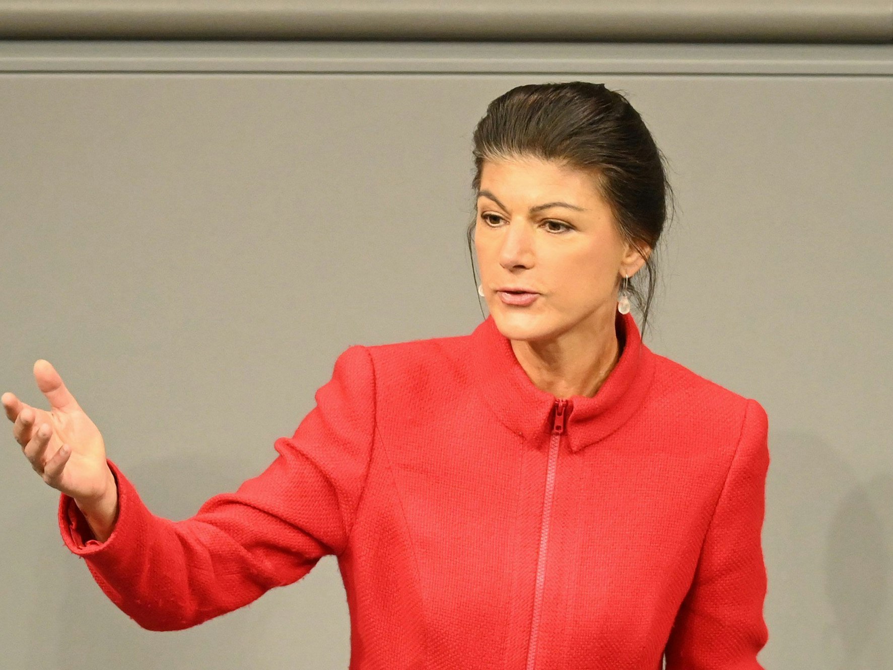 Sahra Wagenknecht, Parteivorsitzende vom Bündnis Sahra Wagenknecht (BSW) und Bundestagsabgeordnete, spricht im Plenarsaal in einer Sitzung des Bundestags. (Foto: 13. November 2024)