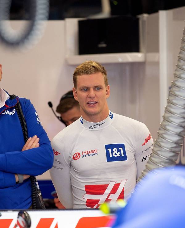 Günther Steiner und Mick Schumacher, hier am 2. September 2022 bei der Formel 1 in der Box.