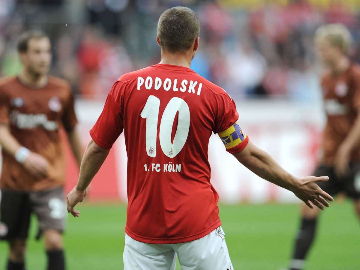 Podolski mit der Rückennummer 10 in einem Spiel.
