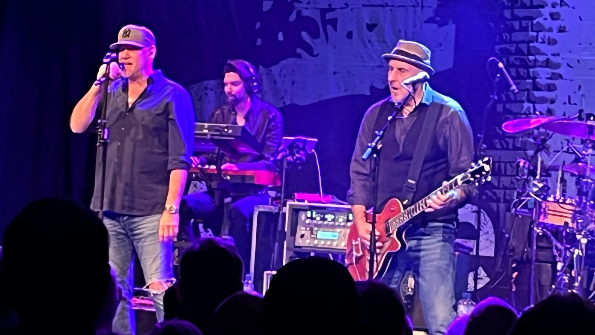 Die Brüder Kai (li.) und Thorsten Wingenfelder beim Konzert im Kölner Gloria