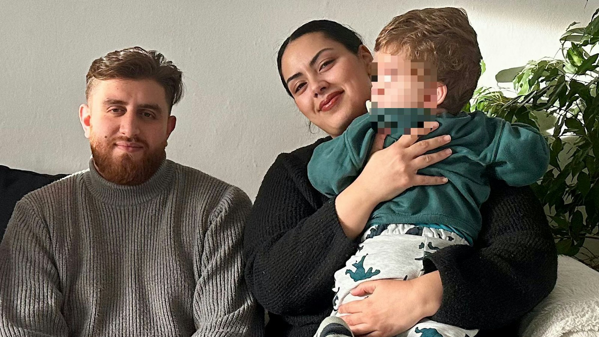 Nadiye Ünsal, ihr Mann und ihr Sonn haben mit einer defekten Heizung und Schimmel in der Wohnung zu kämpfen.