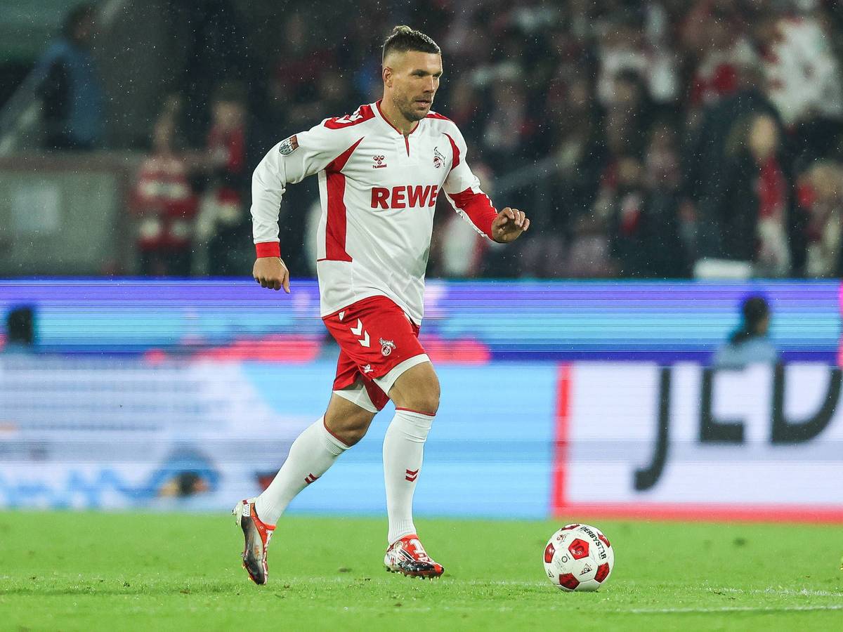 Lukas Podolski beim Aufwärmen