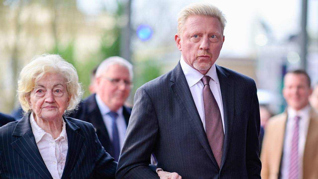 Boris Becker und seine Mutter Elvira Becker kommen im Europa-Park zur Verleihung der Radio Regenbogen Awards.