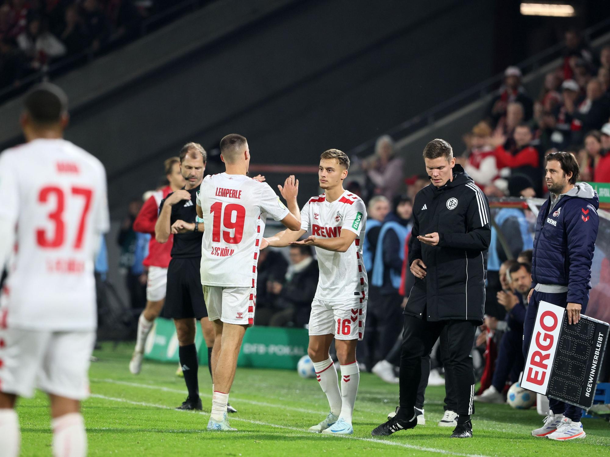 Einwechslung von Marvin Obuz (1. FC Köln).