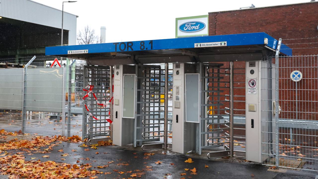 Ford plant massive Einschnitte in Köln. Das Tor 8 am 20. November 2024