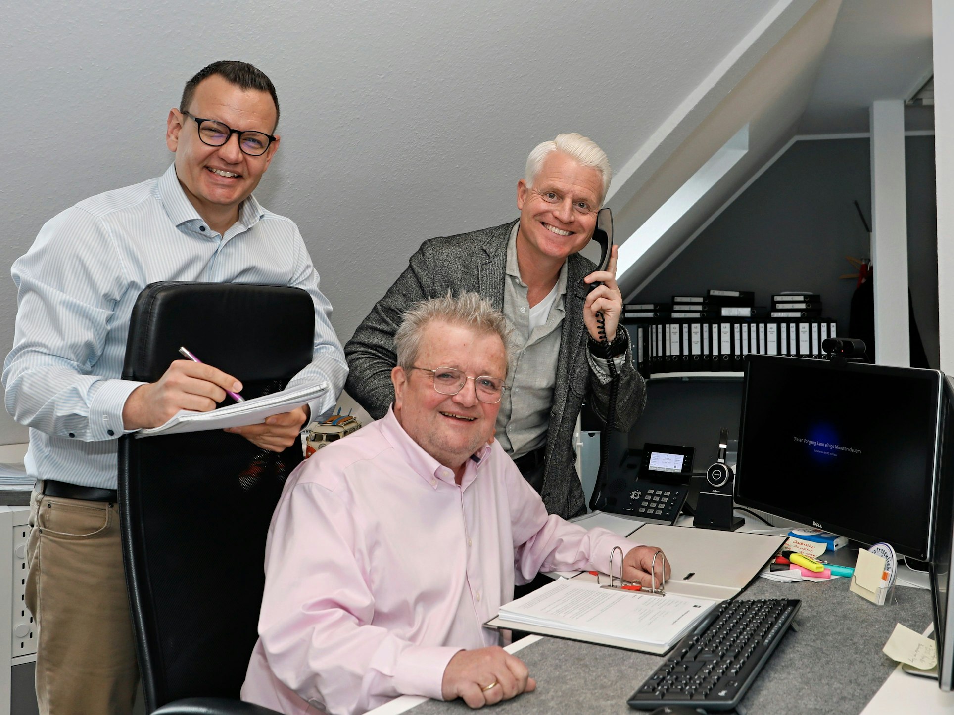 Martin Zylka, Horst Müller und Guido Cantz am Schreibtisch.