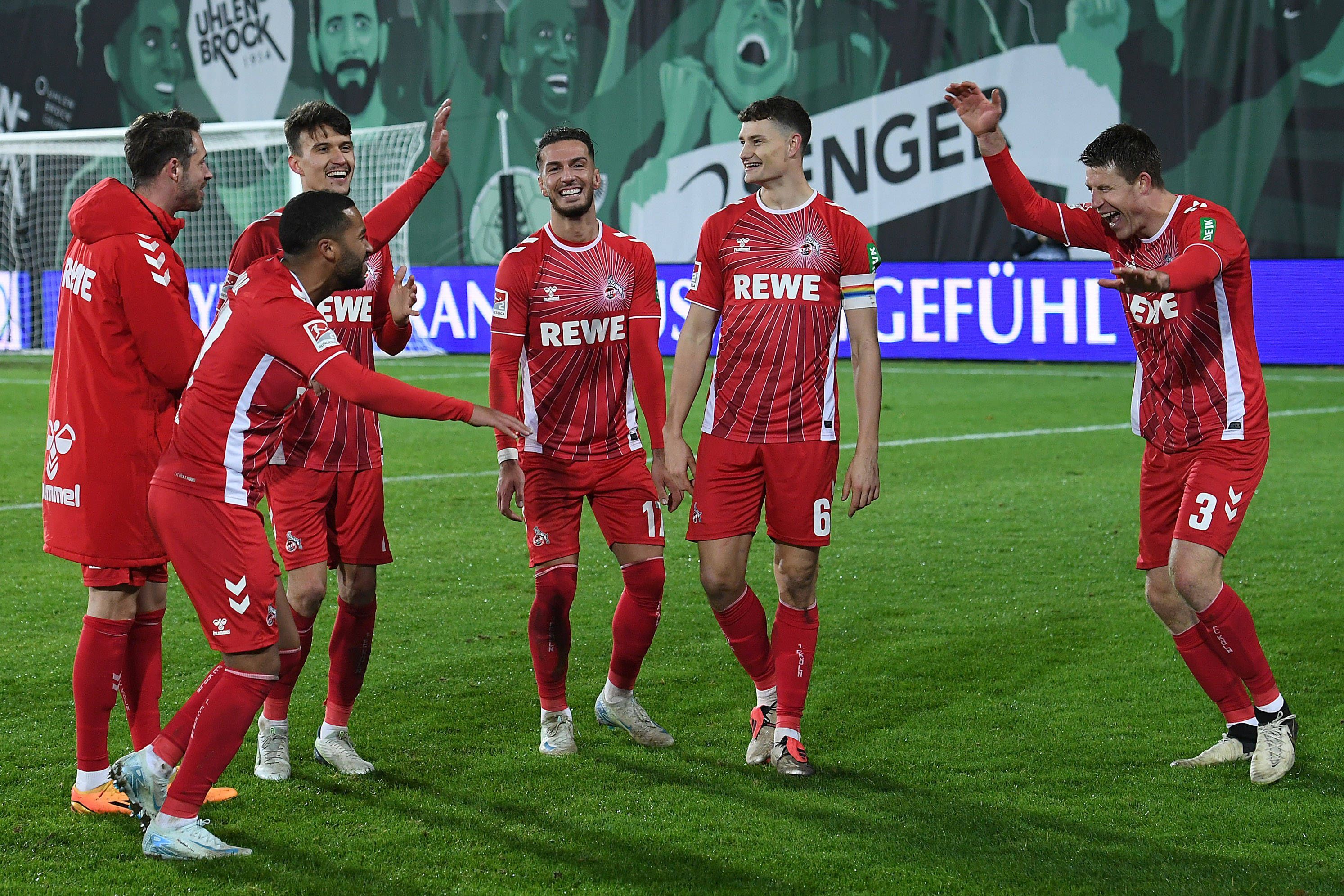 Die Profis des 1. FC Köln feierten nach dem Spiel am Freitag (22. November 2024) den Sieg gegen Münster.