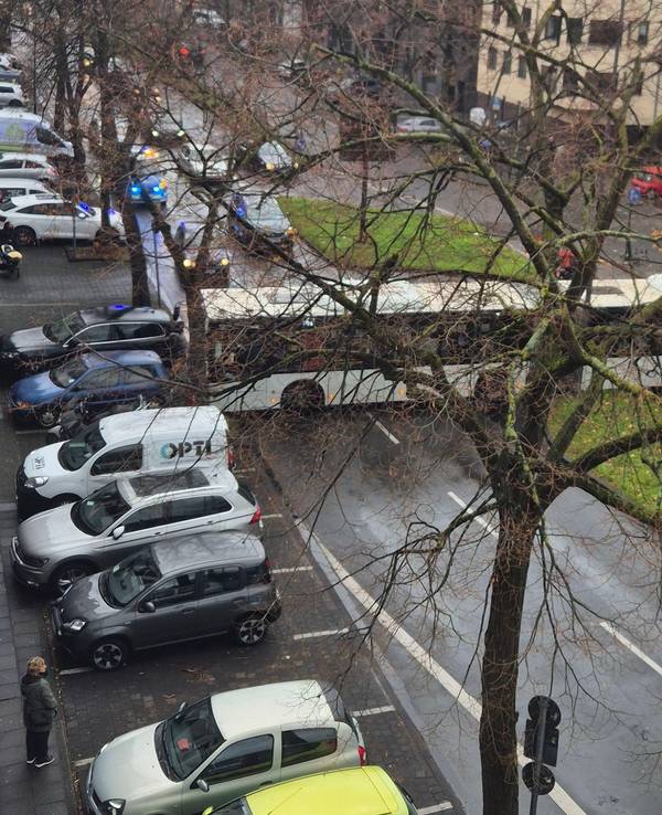 Ein KVB-Bus sorgte am Freitag (21. November 2024) für ein Hupkonzert auf der Neusser Straße im Agnesviertel – wohl nicht zum ersten Mal.