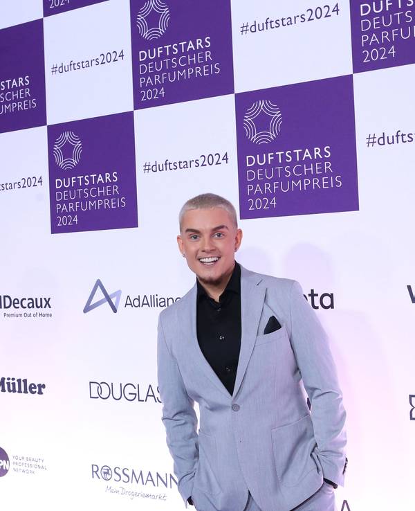 21.11.2024, Düsseldorf: Duftstars - Deutscher Parfumpreis 2024 - Roter Teppich - TwentyFour Tim, Foto: Ingo Lammert