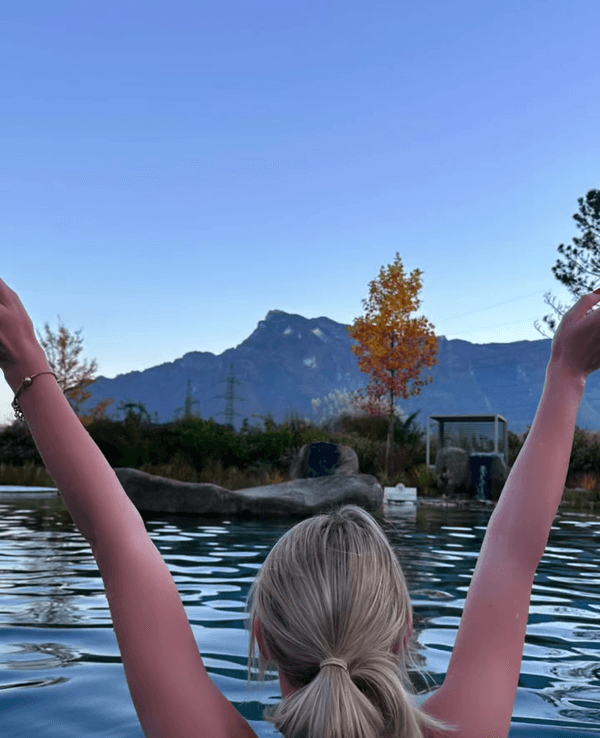Anna-Carina Woitschack zeigt sich auf Instagram nackt beim Eisbaden. Screenshot aus ihrem Reel vom 17.10.24, gespeichert von Laura Wenzel am 22.11.24