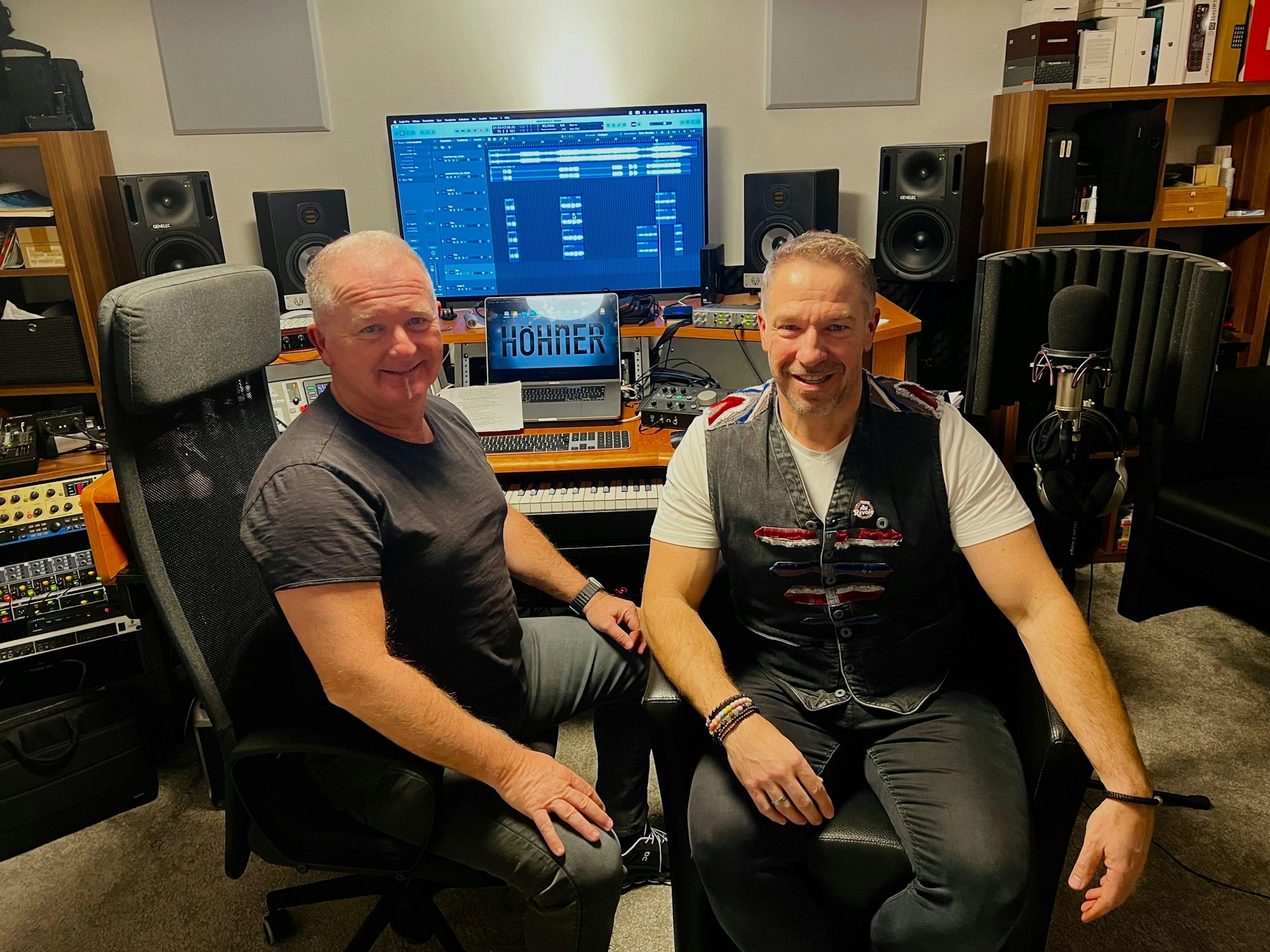 Micki Schläger und Patrick Lück im Studio.