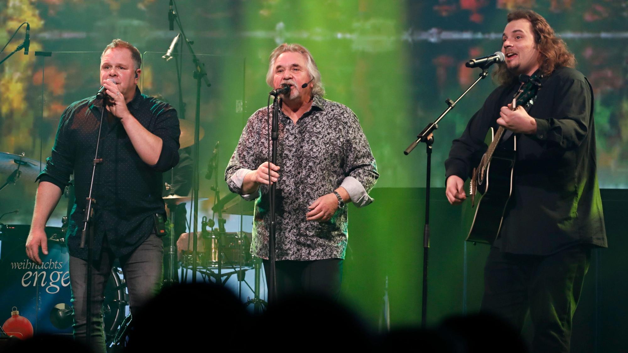 Ilja Engel, Papa Tommy und Enkel Robin Duns auf der Bühne.